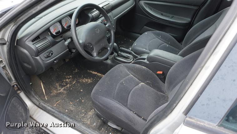 image for item DE3258 2004 Dodge Stratus