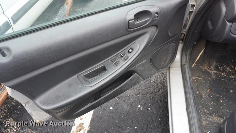 image for item DE3258 2004 Dodge Stratus