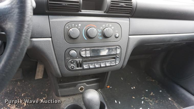 image for item DE3258 2004 Dodge Stratus