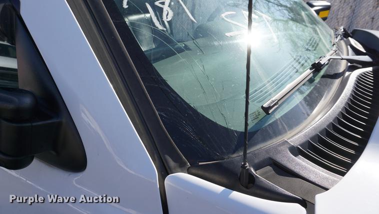 image for item DE3264 2005 Chevrolet Silverado 2500HD pickup truck cab and chassis