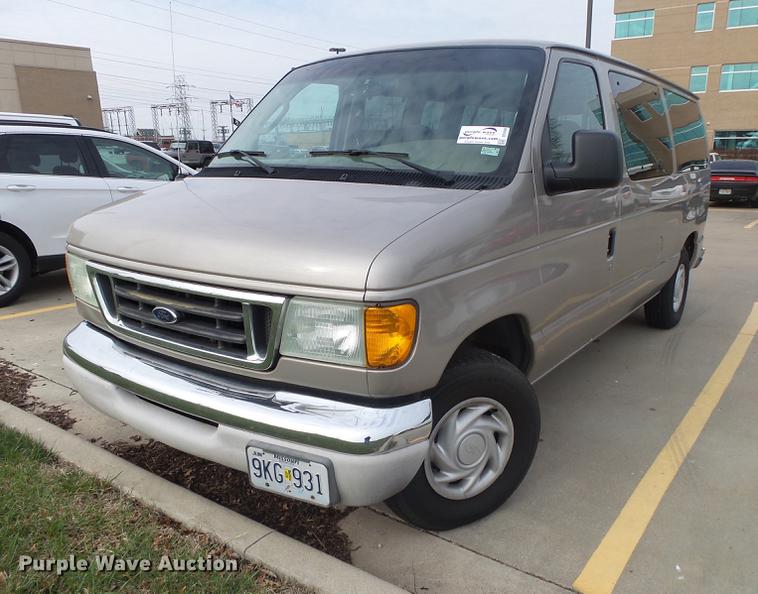 image for item DE3588 2003 Ford E150 XLT van