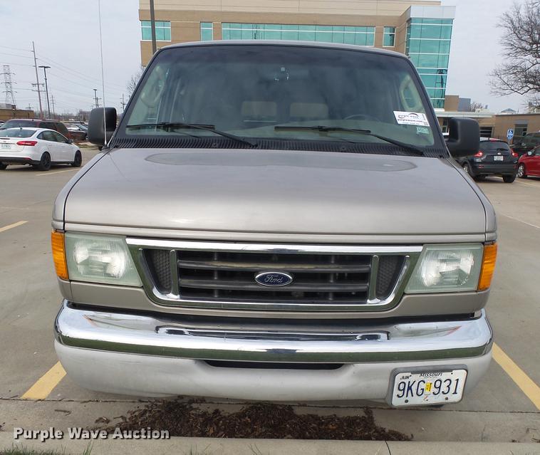 image for item DE3588 2003 Ford E150 XLT van