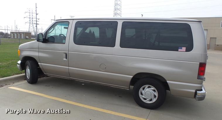 image for item DE3588 2003 Ford E150 XLT van