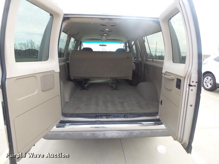 image for item DE3588 2003 Ford E150 XLT van