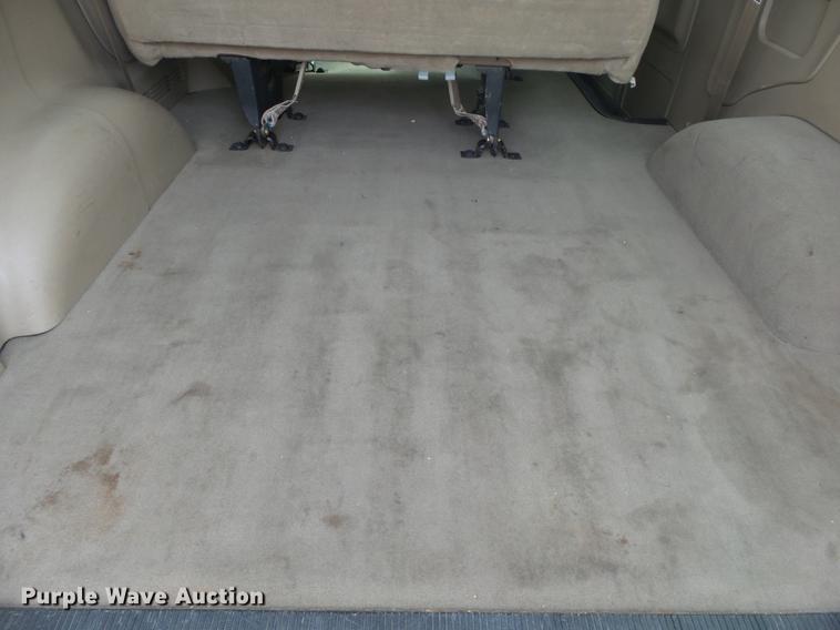 image for item DE3588 2003 Ford E150 XLT van