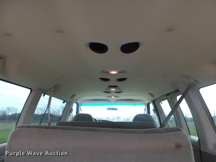 image for item DE3588 2003 Ford E150 XLT van