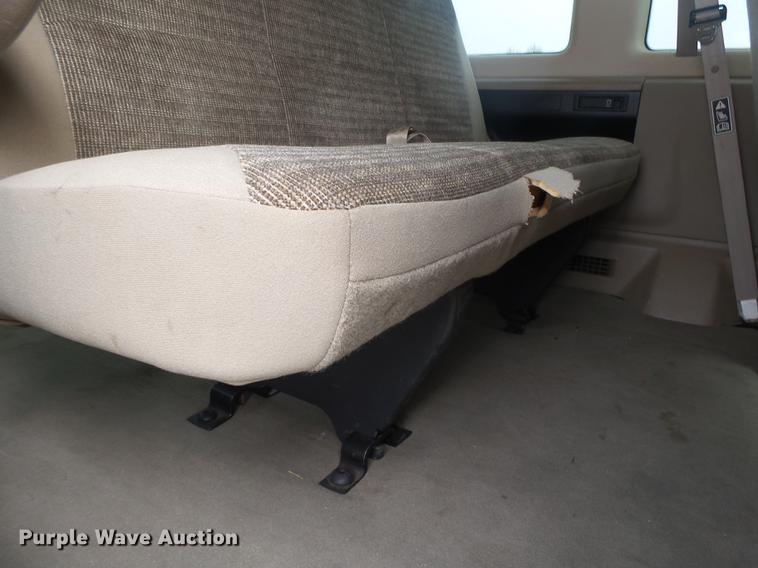 image for item DE3588 2003 Ford E150 XLT van