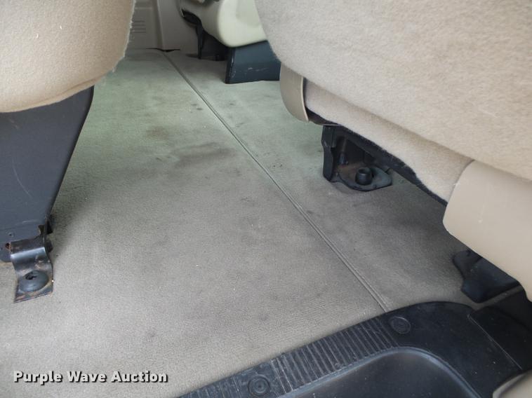 image for item DE3588 2003 Ford E150 XLT van