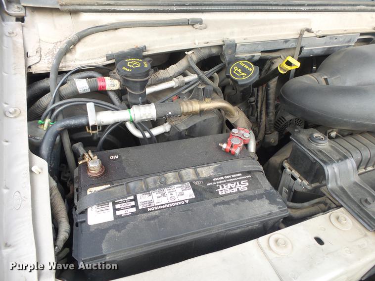 image for item DE3588 2003 Ford E150 XLT van