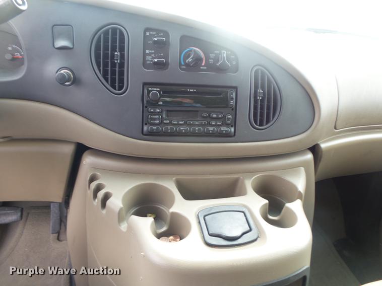 image for item DE3588 2003 Ford E150 XLT van