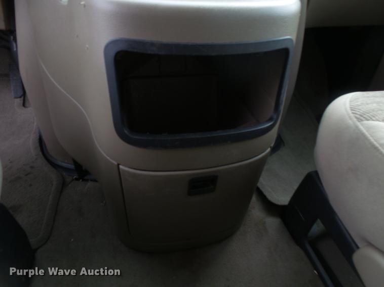 image for item DE3588 2003 Ford E150 XLT van