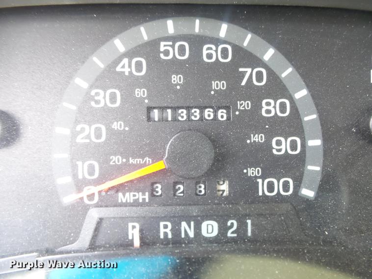 image for item DE3588 2003 Ford E150 XLT van