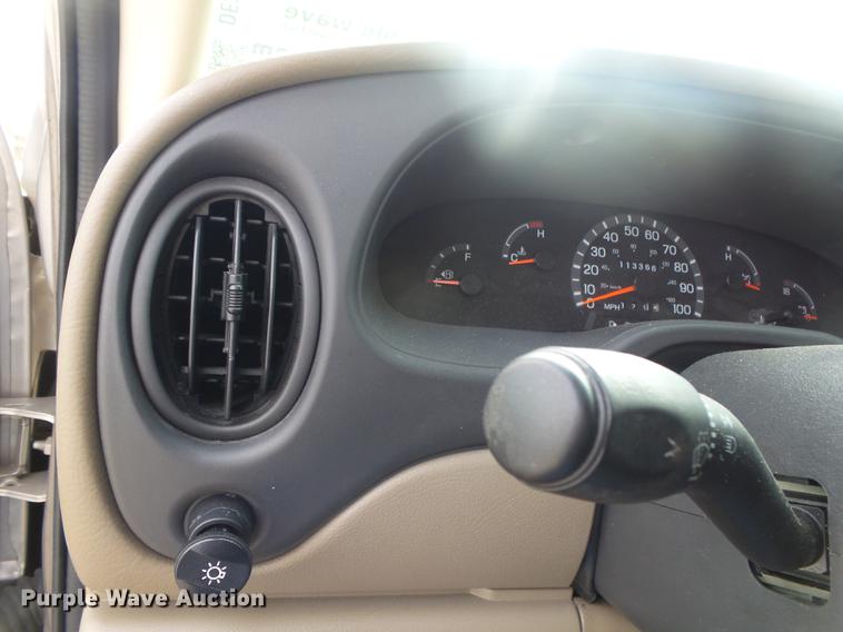 image for item DE3588 2003 Ford E150 XLT van