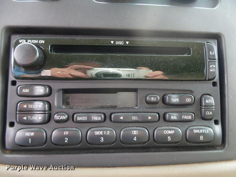 image for item DE3588 2003 Ford E150 XLT van