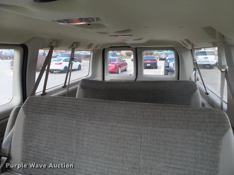 image for item DE3588 2003 Ford E150 XLT van