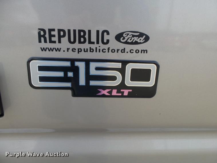 image for item DE3588 2003 Ford E150 XLT van