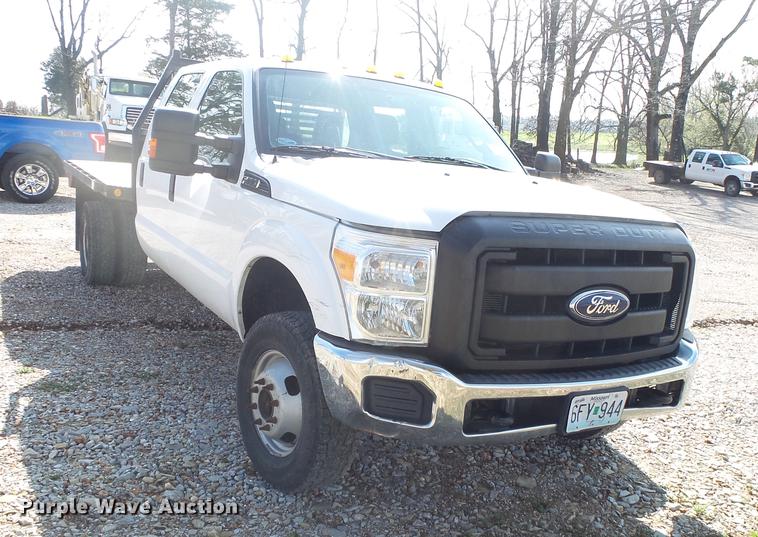 image for item DE3595 2012 Ford F350 Super Duty Crew Cab flatbed pickup truck