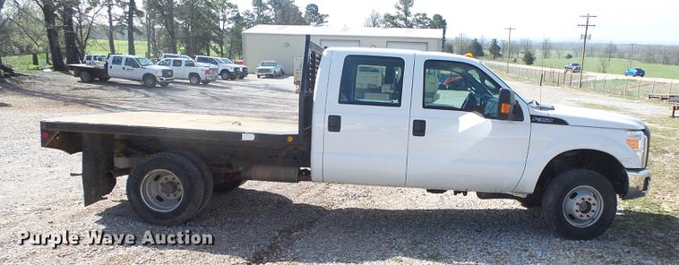 image for item DE3595 2012 Ford F350 Super Duty Crew Cab flatbed pickup truck