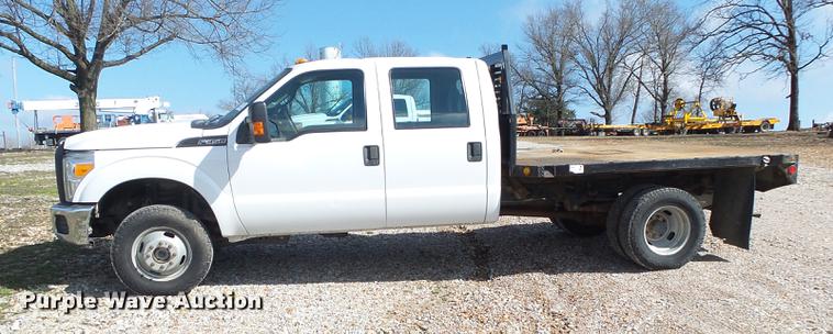 image for item DE3595 2012 Ford F350 Super Duty Crew Cab flatbed pickup truck