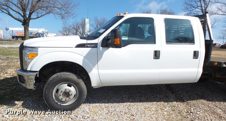 image for item DE3595 2012 Ford F350 Super Duty Crew Cab flatbed pickup truck