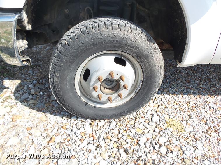 image for item DE3595 2012 Ford F350 Super Duty Crew Cab flatbed pickup truck