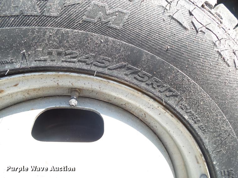 image for item DE3595 2012 Ford F350 Super Duty Crew Cab flatbed pickup truck