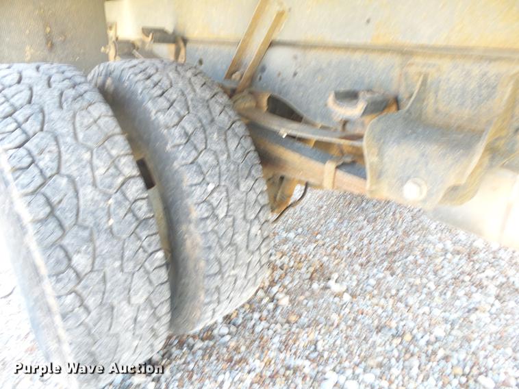 image for item DE3595 2012 Ford F350 Super Duty Crew Cab flatbed pickup truck