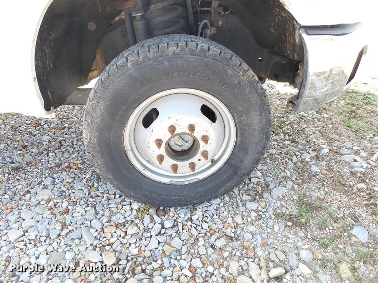 image for item DE3595 2012 Ford F350 Super Duty Crew Cab flatbed pickup truck