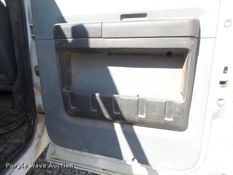 image for item DE3595 2012 Ford F350 Super Duty Crew Cab flatbed pickup truck