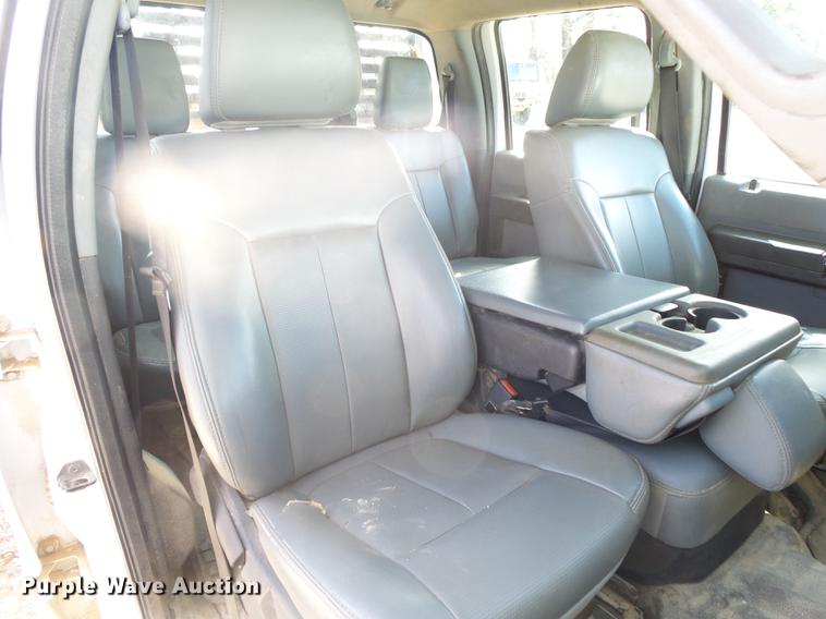 image for item DE3595 2012 Ford F350 Super Duty Crew Cab flatbed pickup truck