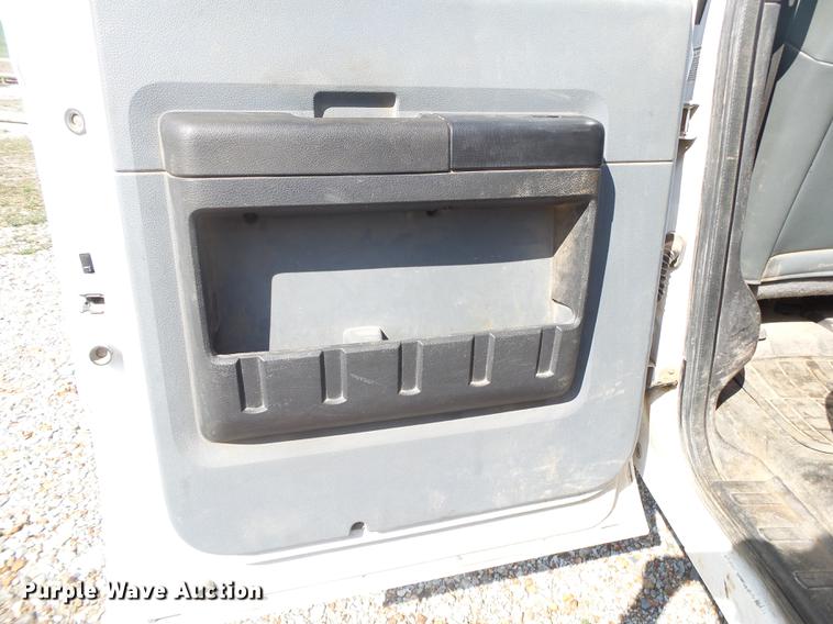 image for item DE3595 2012 Ford F350 Super Duty Crew Cab flatbed pickup truck