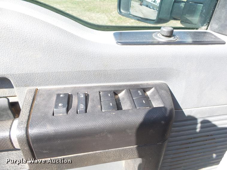 image for item DE3595 2012 Ford F350 Super Duty Crew Cab flatbed pickup truck