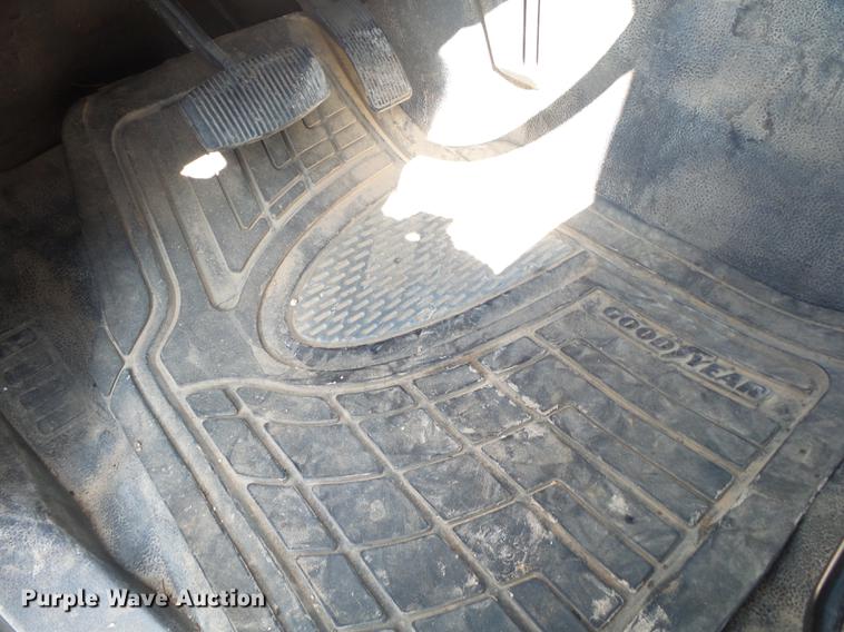 image for item DE3595 2012 Ford F350 Super Duty Crew Cab flatbed pickup truck