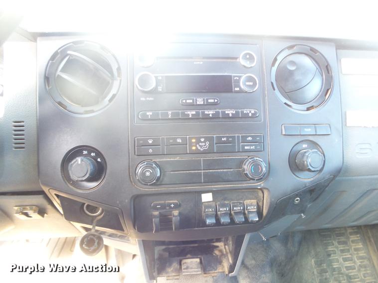 image for item DE3595 2012 Ford F350 Super Duty Crew Cab flatbed pickup truck