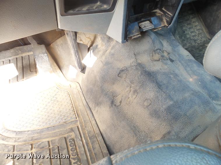 image for item DE3595 2012 Ford F350 Super Duty Crew Cab flatbed pickup truck