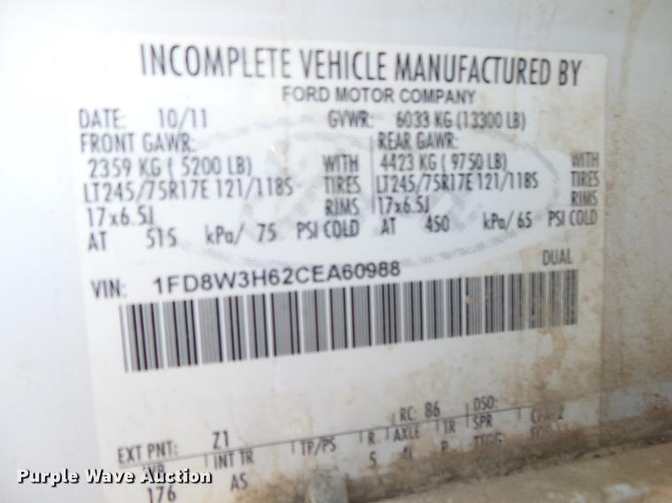 image for item DE3595 2012 Ford F350 Super Duty Crew Cab flatbed pickup truck