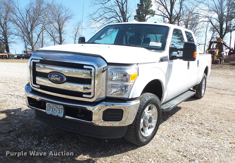 image for item DE3597 2016 Ford F250 Super Duty XLT Crew Cab pickup truck