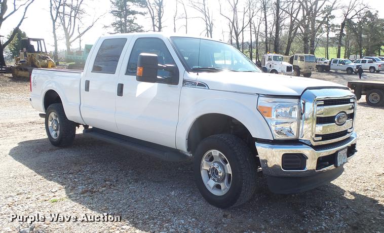 image for item DE3597 2016 Ford F250 Super Duty XLT Crew Cab pickup truck