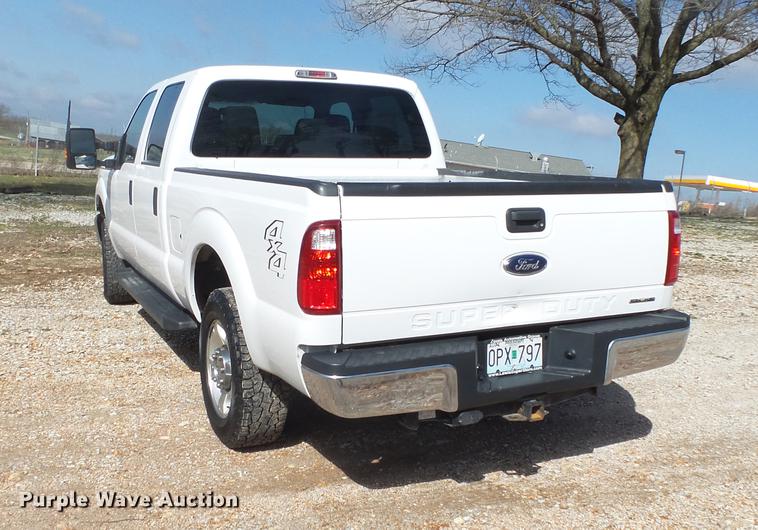 image for item DE3597 2016 Ford F250 Super Duty XLT Crew Cab pickup truck