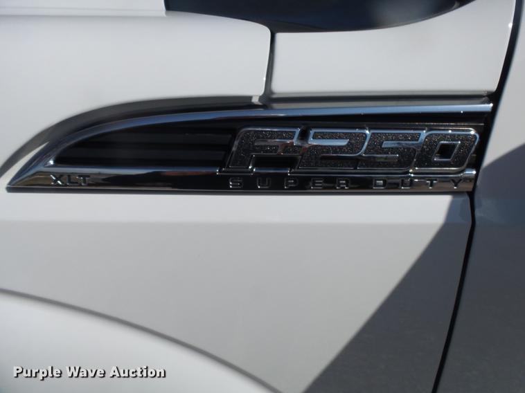 image for item DE3597 2016 Ford F250 Super Duty XLT Crew Cab pickup truck