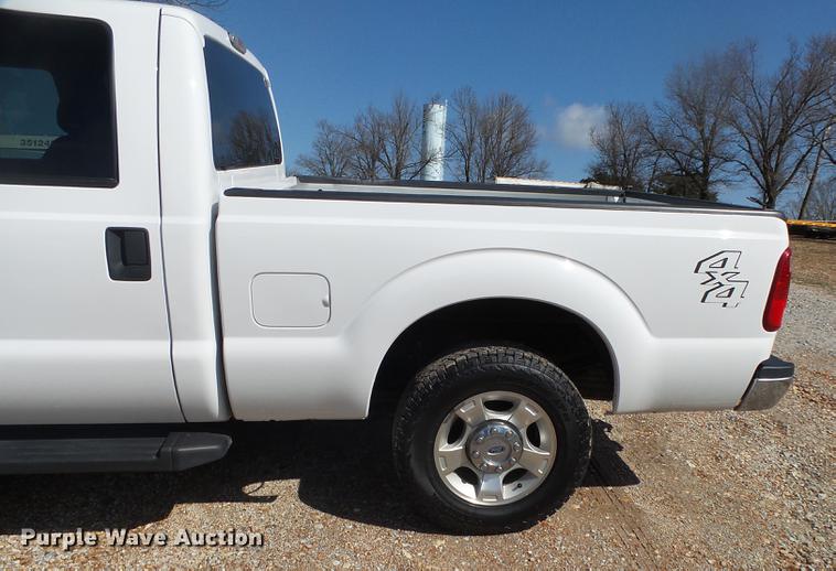 image for item DE3597 2016 Ford F250 Super Duty XLT Crew Cab pickup truck