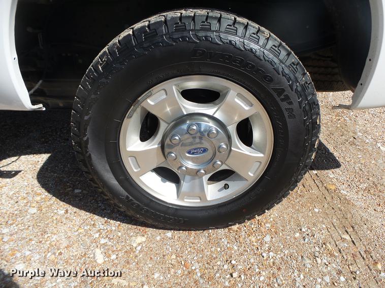 image for item DE3597 2016 Ford F250 Super Duty XLT Crew Cab pickup truck