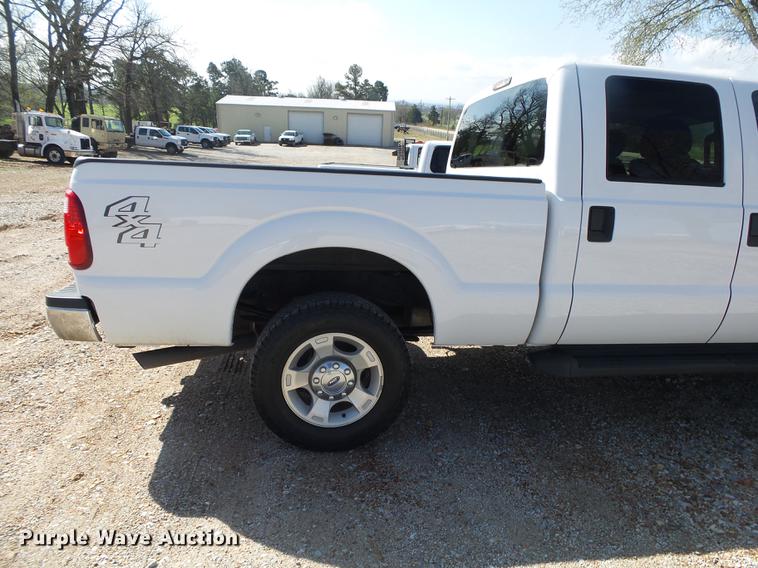 image for item DE3597 2016 Ford F250 Super Duty XLT Crew Cab pickup truck