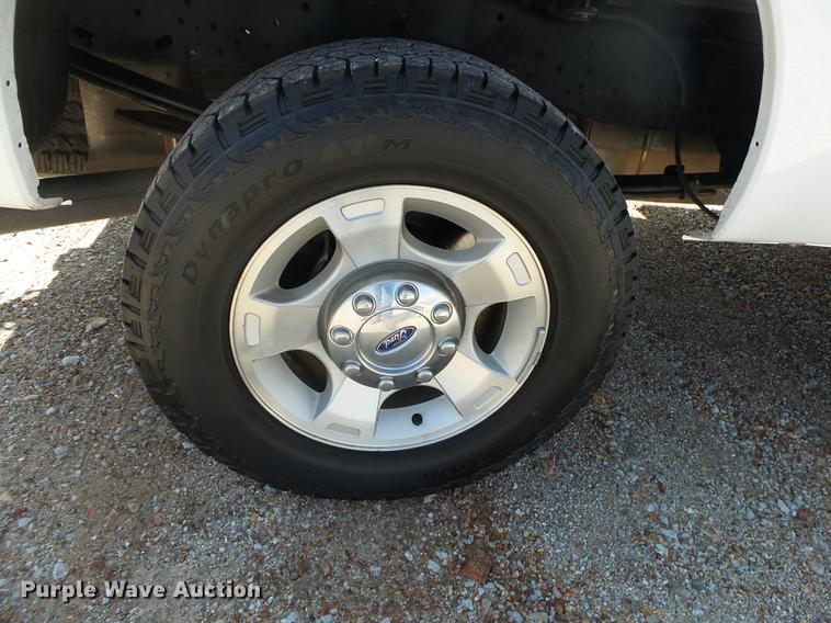 image for item DE3597 2016 Ford F250 Super Duty XLT Crew Cab pickup truck