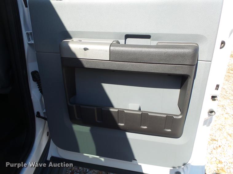 image for item DE3597 2016 Ford F250 Super Duty XLT Crew Cab pickup truck