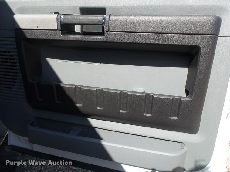 image for item DE3597 2016 Ford F250 Super Duty XLT Crew Cab pickup truck