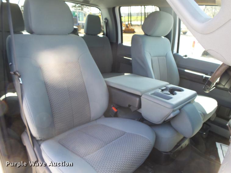 image for item DE3597 2016 Ford F250 Super Duty XLT Crew Cab pickup truck