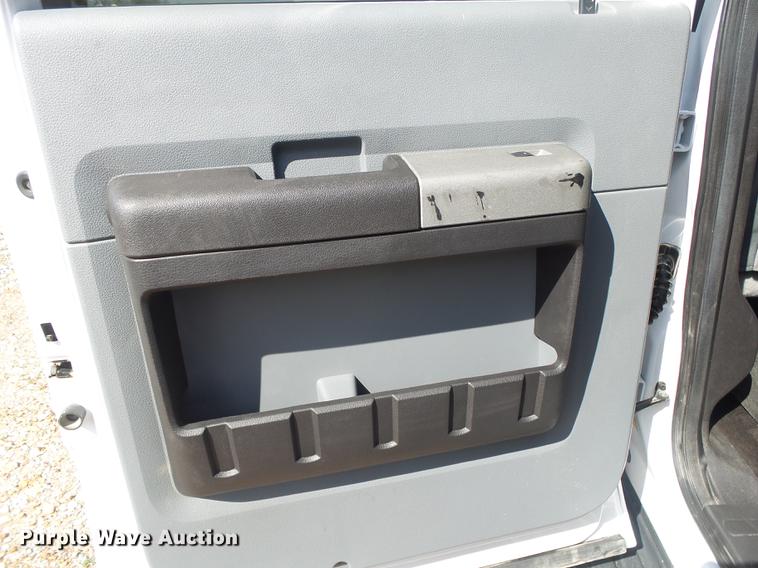 image for item DE3597 2016 Ford F250 Super Duty XLT Crew Cab pickup truck