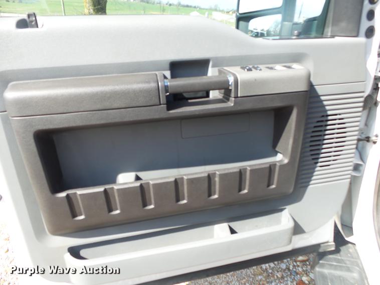 image for item DE3597 2016 Ford F250 Super Duty XLT Crew Cab pickup truck