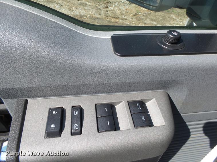 image for item DE3597 2016 Ford F250 Super Duty XLT Crew Cab pickup truck